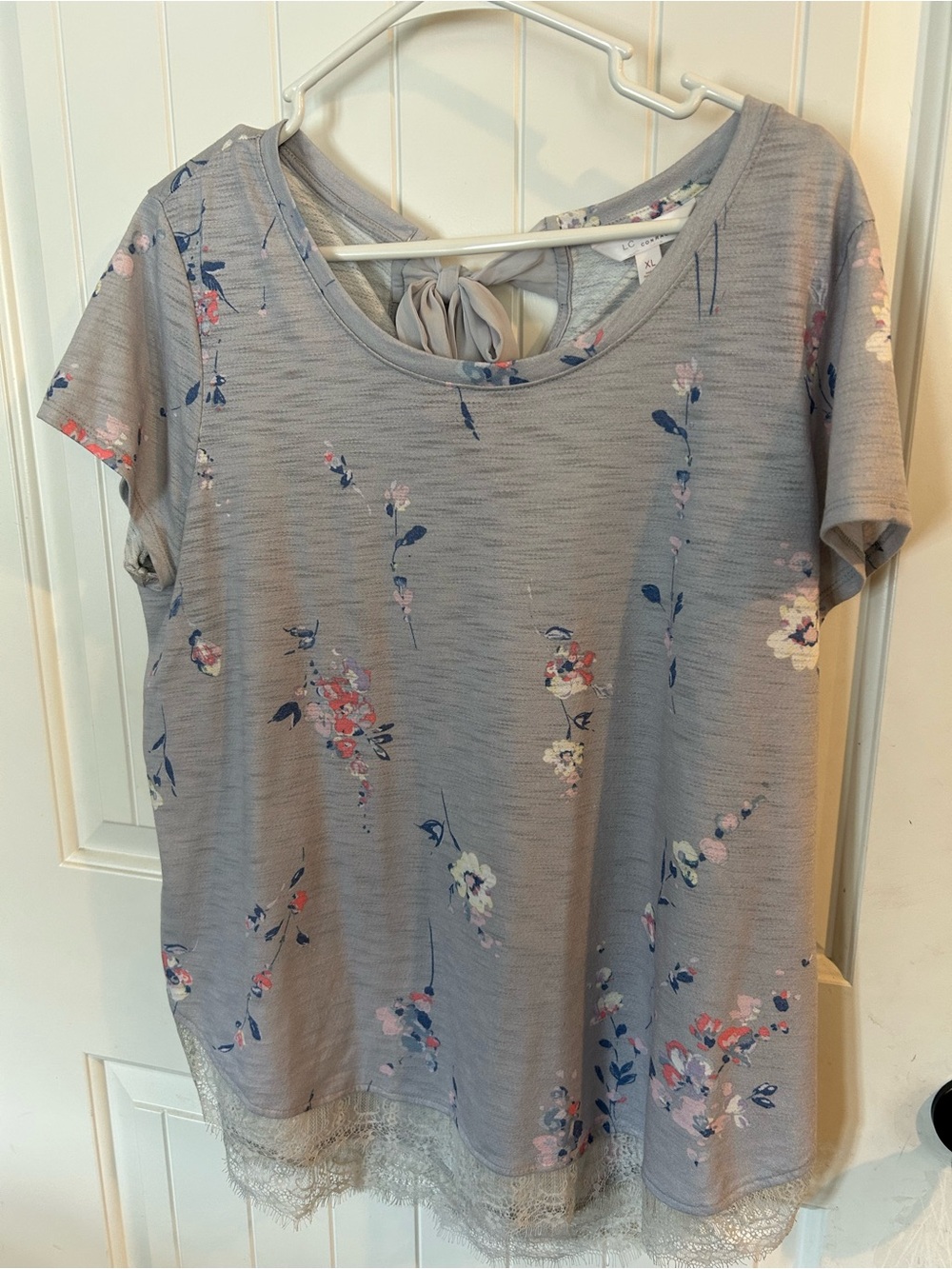 Women’s LC Conrad Light blue Floral Tie-Back Short Sleeve Top